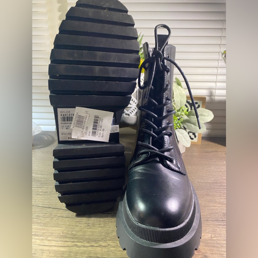 NWT Topshop Khloe Faux Leather Black Lace Up MOTO Boot Sold By Nordstrom 10.5 - Picture 4 of 8